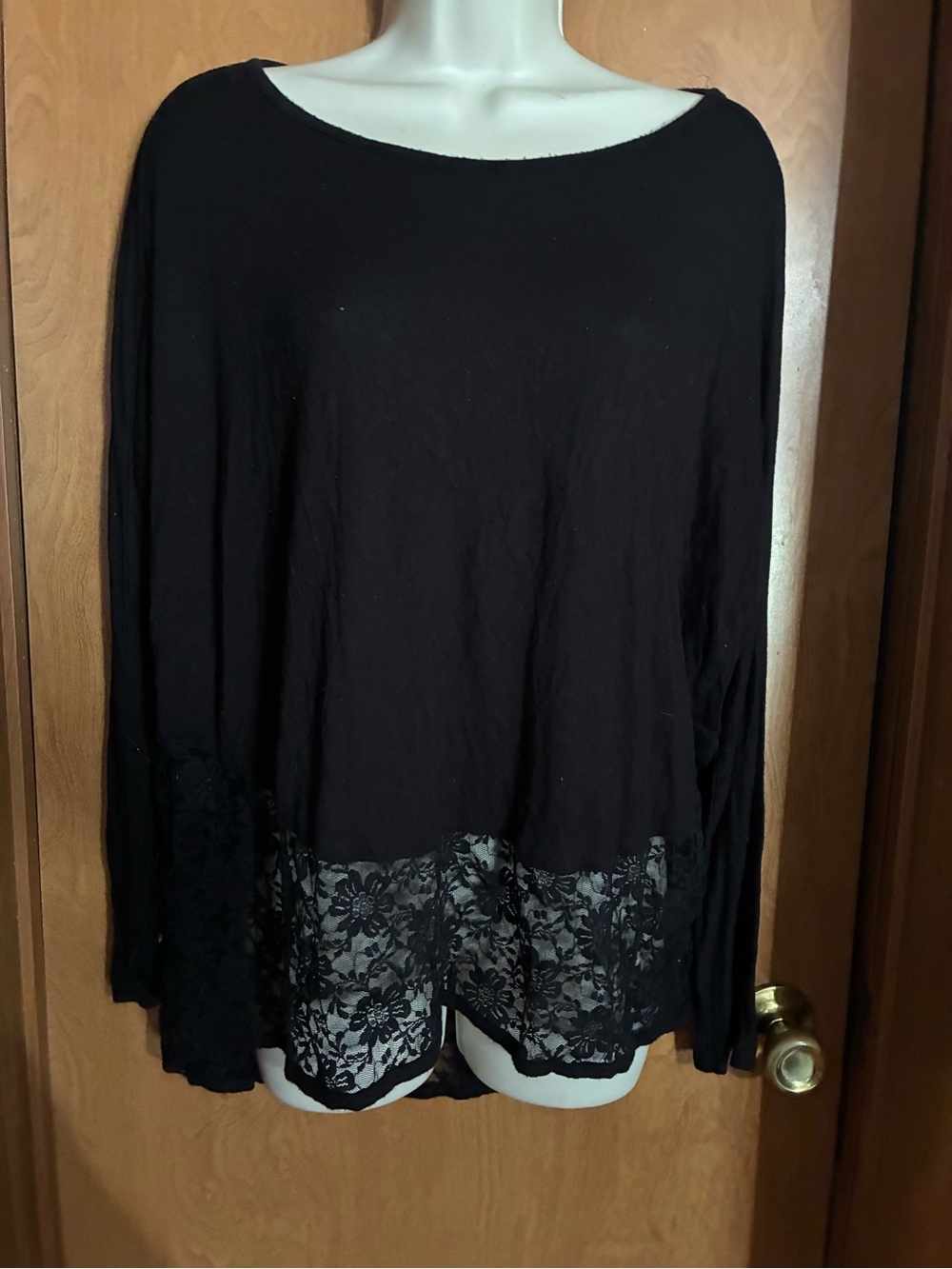 Women’s Black Lace Hem Long Sleeve Top